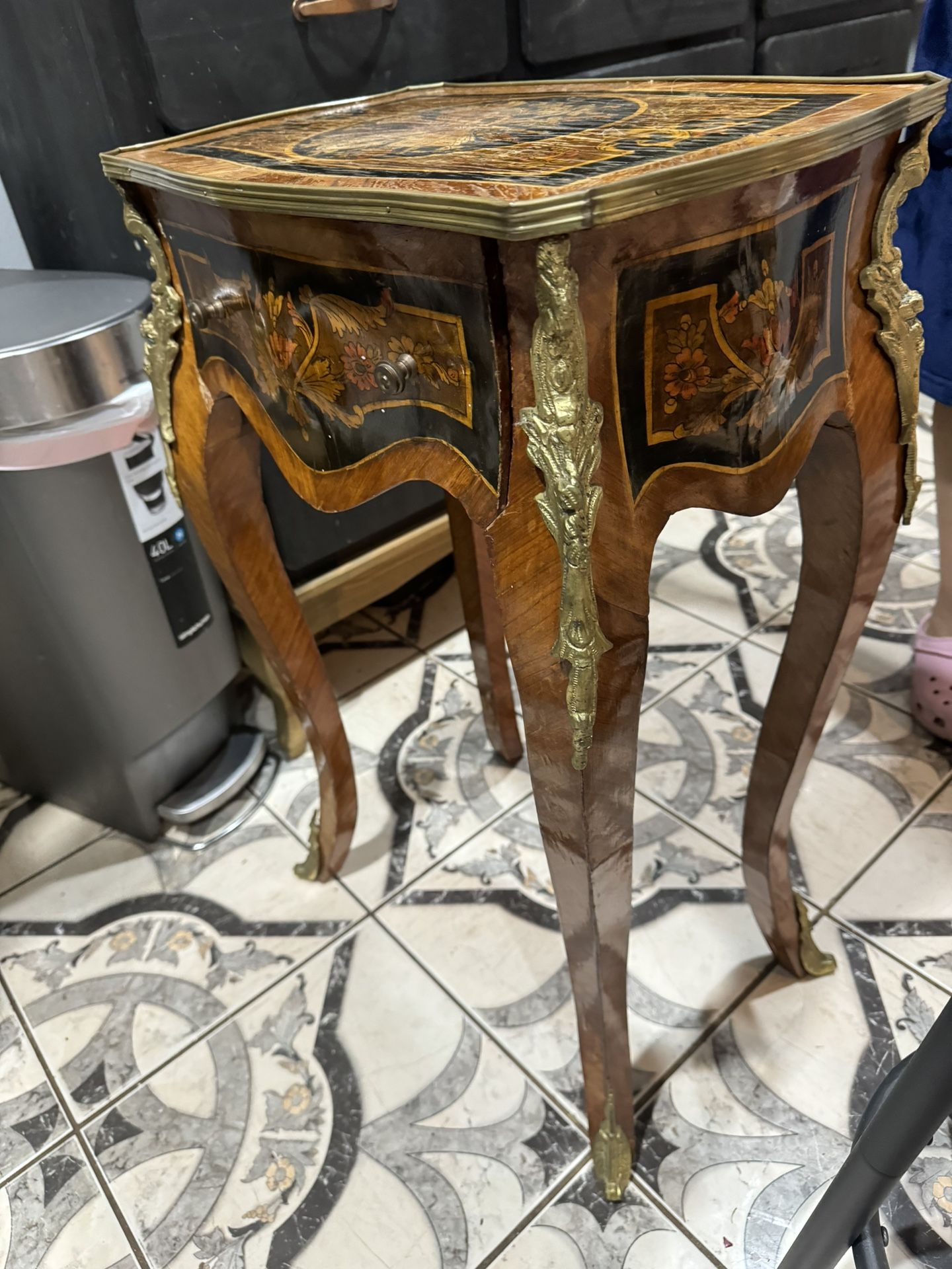 Victorian Inlaid King wood Table 