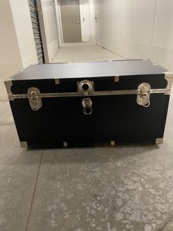 College trunk chest