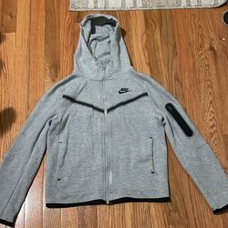 Older Kids’ Nike Tech Fleece (Size Small)