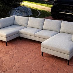 Modern Sectional Sofa – Like New