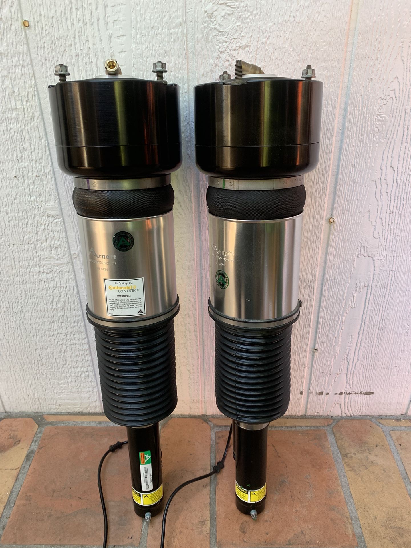 Used, Looks Like New , Arnott Front Air Strut set left- Right 00-06 Mercedes-Benz S-Class (W220)