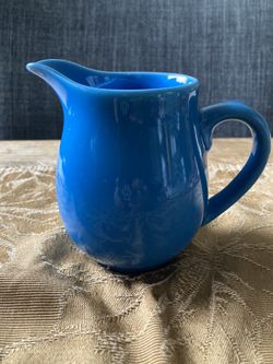 Blue porcelain creamer with handle