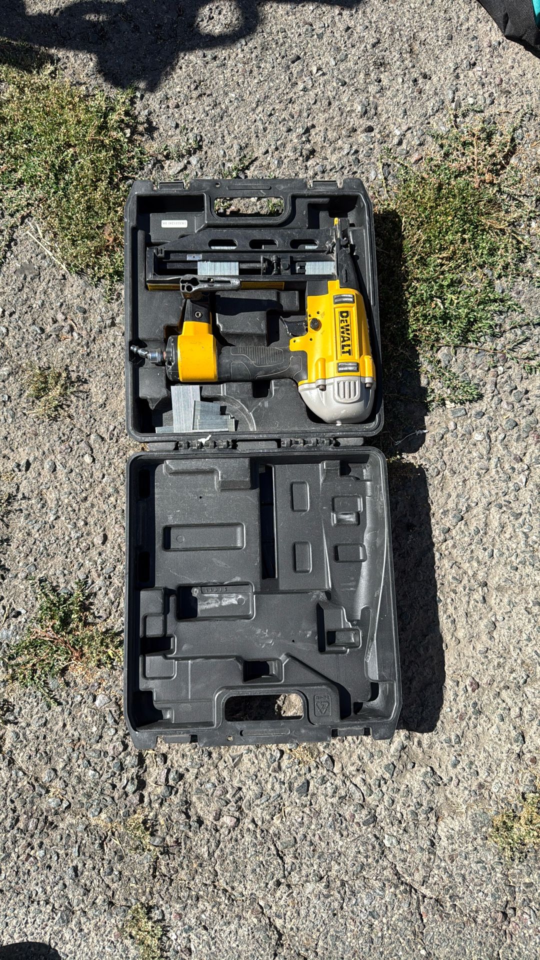 Dewalt Air Nail Gun 16