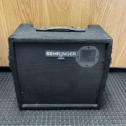 Behringer Ultratone K900FX Keyboard Speaker