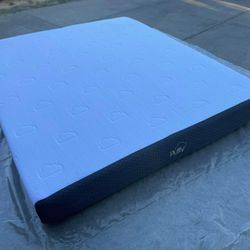 CAL KING Puffy Cloud Mattress - Like NEW !