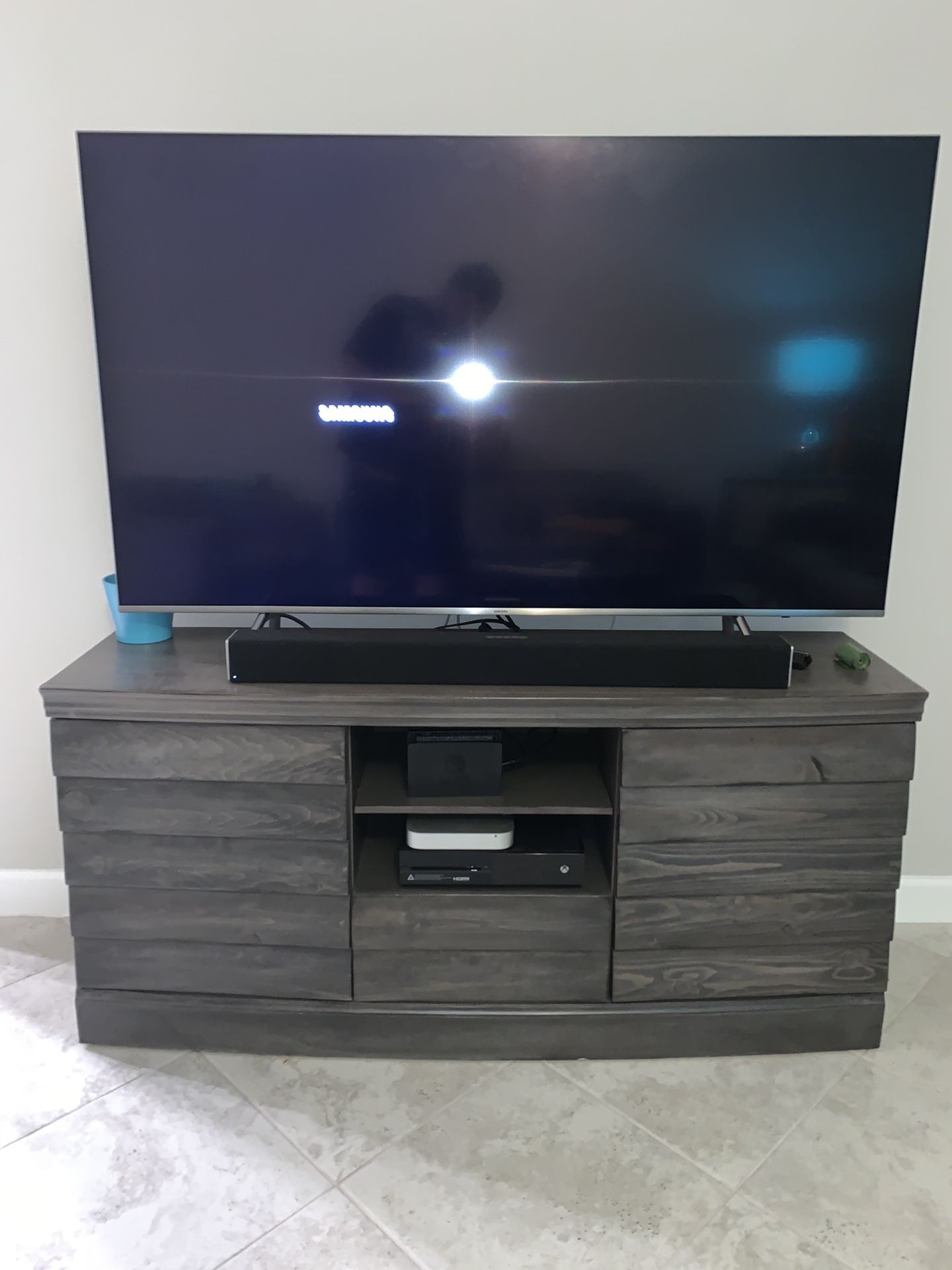 Media center/ entertainment center/ tv Stand