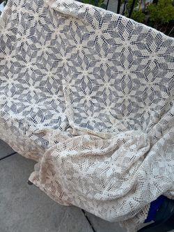 Beautiful good condition Handmade table cover 94 x 70“