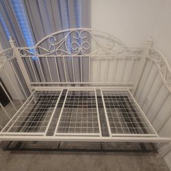 Twin Size Day Bed With Trundle