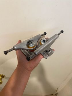 Independent Trucks (Pair) Size : 7.625” Good Condition