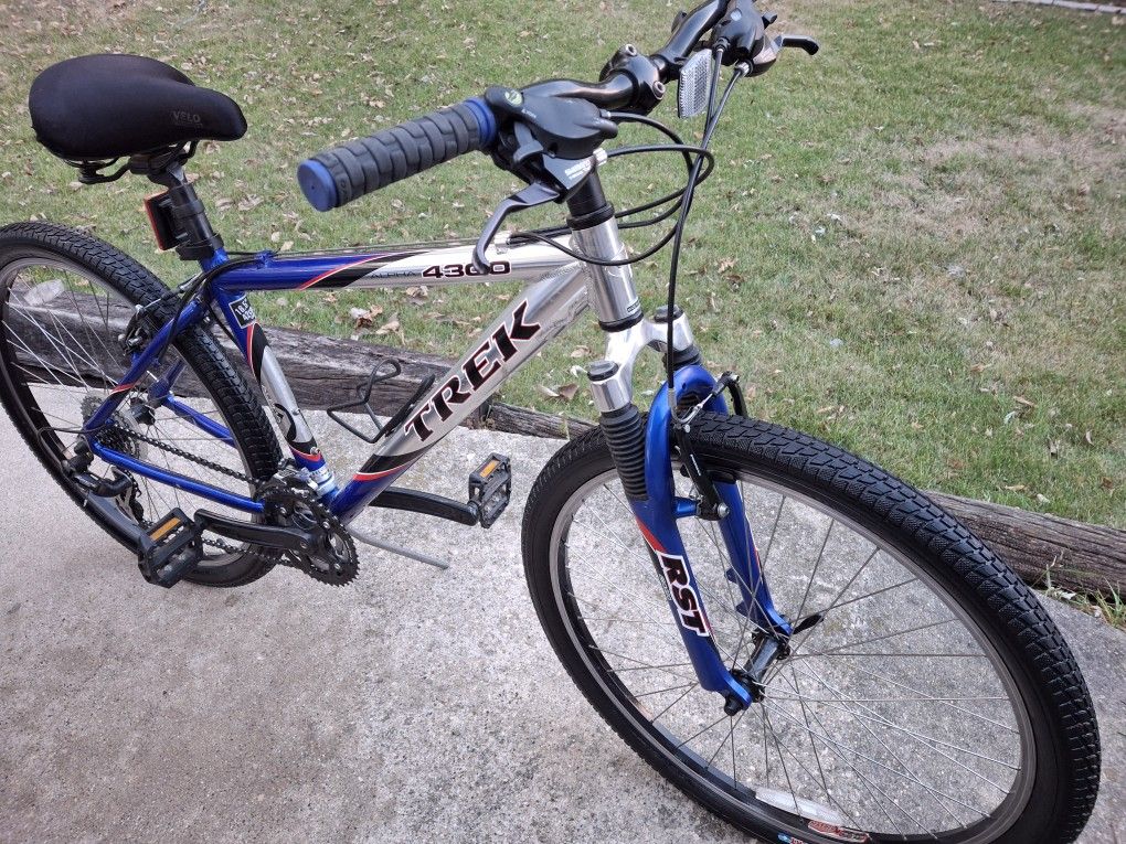 Like New Trek 4300 Mountain Bike