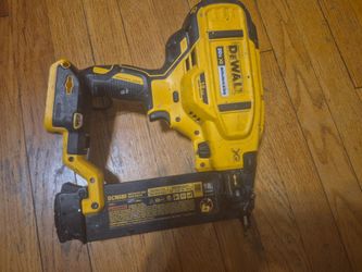 Dewalt 18 Ga Brad Nailer