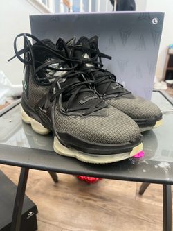 Nike LeBron 19 (Size 9.5)