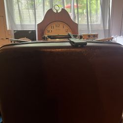 Vintage Samsonite  Burgundy Sentry II Hard Case Large Suitcase 22”X16”X7” No Key