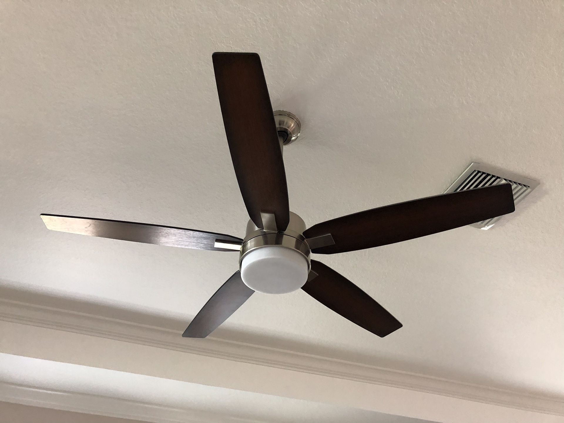 Hunter ceiling fans with lights and remotes