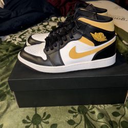 Jordan’s 1 Mid White Pollen Black (not free)