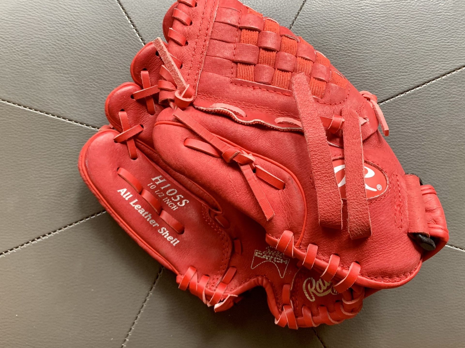Rawlings 10.5” Left handed Baseball Glove