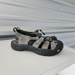 KEEN Newport H2 Sandals Men’s 8 Gray Black Closed Toe Water Hiking Outdoor Shoes