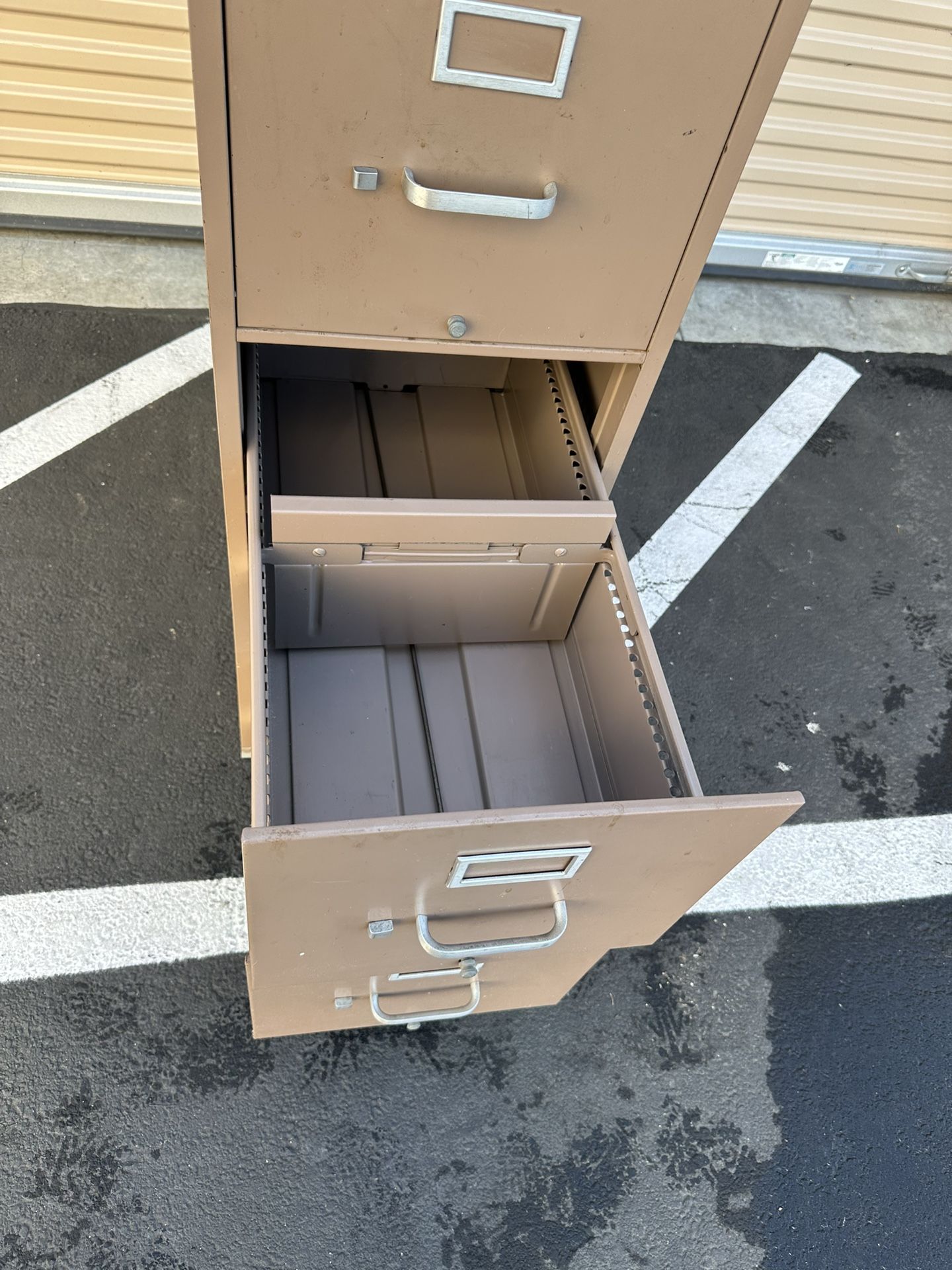 (HON) Metal File Cabinet / Gabinete De Metal