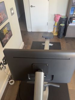 2019 Hydrow Origin Rower – Very Good Condition, 22″ Screen – New York, NY
