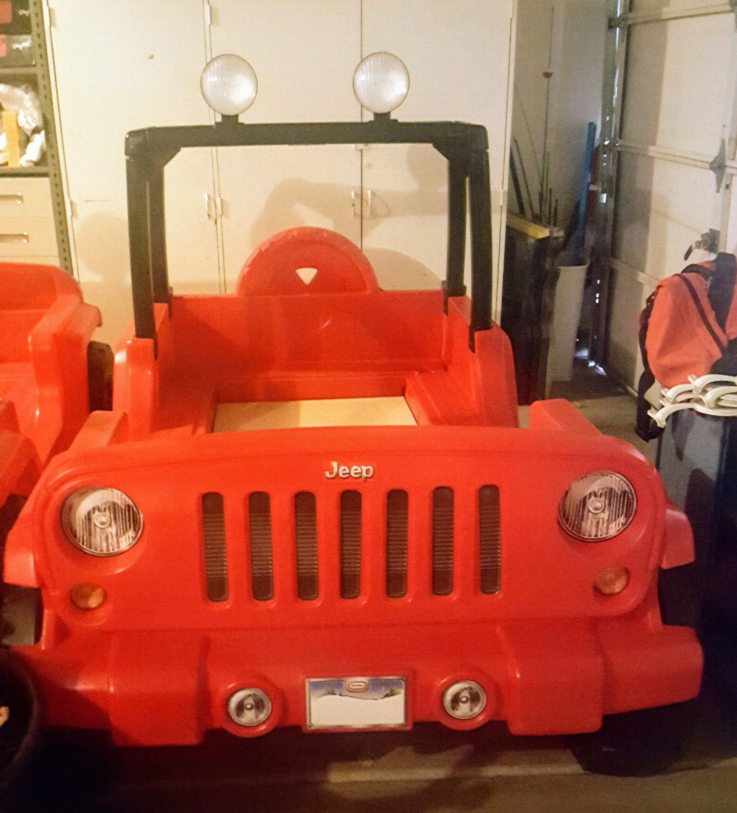 Little Tikes Jeep Wrangler toddler to Twin convertible bed