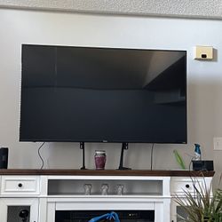 Tv,fireplace,sectional And Light 