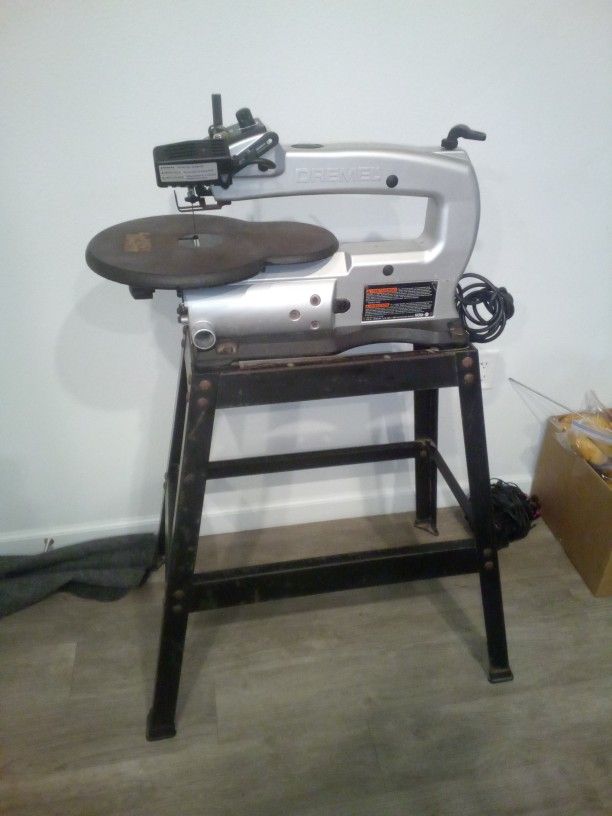 Dremel 16" Variable Speed Scroll Saw Model 1680 (4H2.31.ZS)