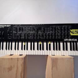 Prophet Rev2 16-voice