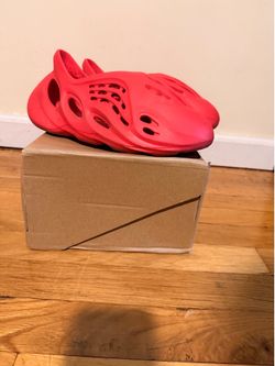 Yeezy Foam Runner “Vermillion”