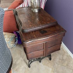 White sewing machine And Cabinet 