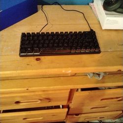 GAMING KEYBOARD RBG 60%. 