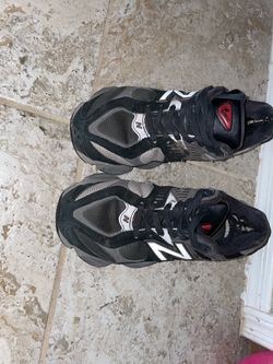 New Balance Black Gray Sneakers