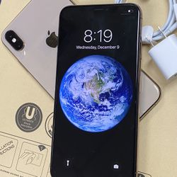 Factory unlocked iPhone XS Max 64 gb sold with warranty 