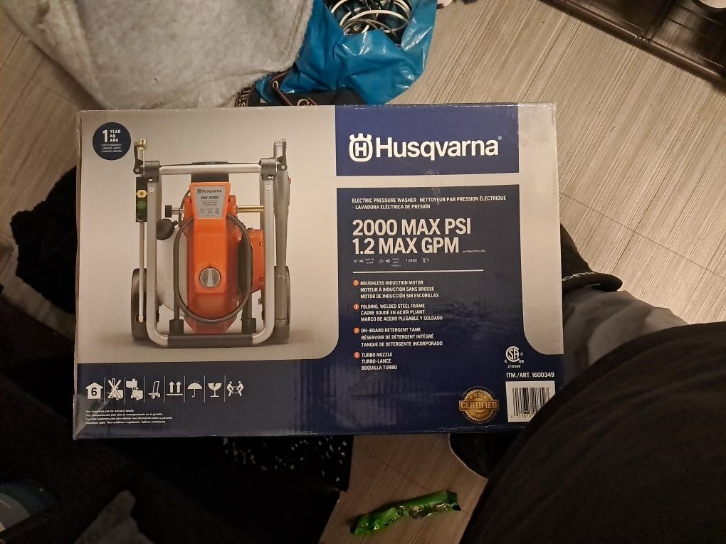 Husqvarna 2000 MAX PSI pressure Washer