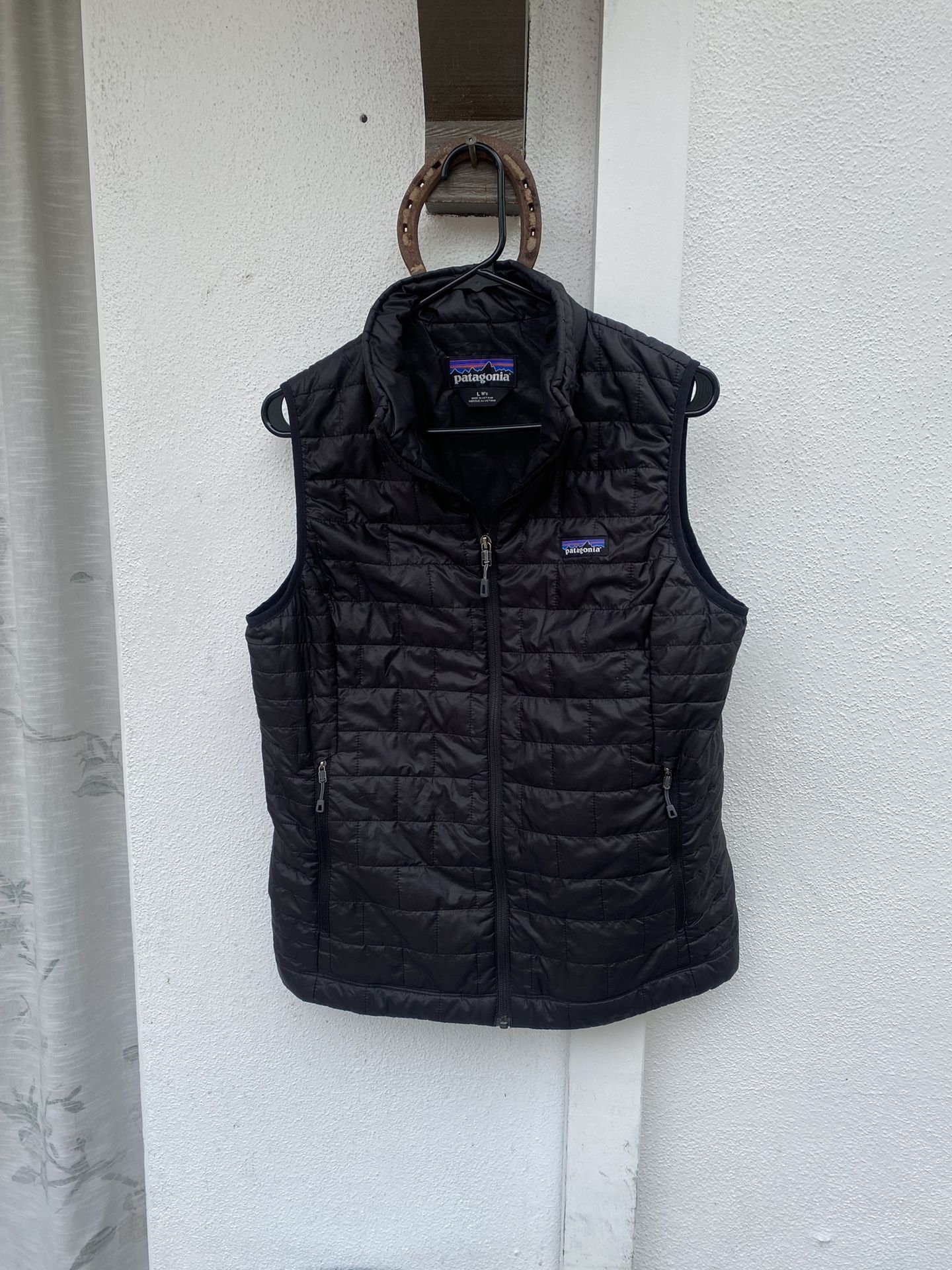 Women's Black Patagonia Nano Puff Vest (Large)