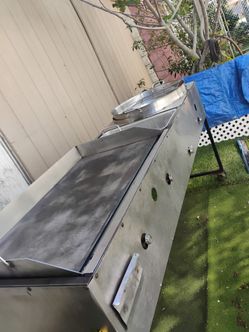 Flat top griddle with fryer