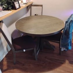 Kitchen/Dining Table