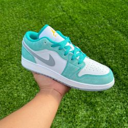 Jordan 1 Low SE “New Emerald”