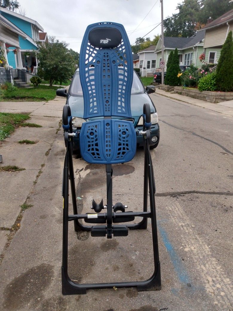 Almost new teeter hangup exercise machine