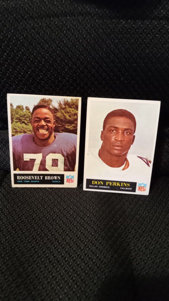 1965 Philadelphia Football Cards Don Perkins & Roosevelt Brown 