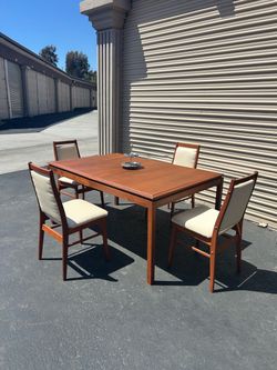 Mid Century Modern Refinished Teak Dining Table And Chairs.