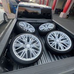 24” Chevy/GMC Wheels & Tires