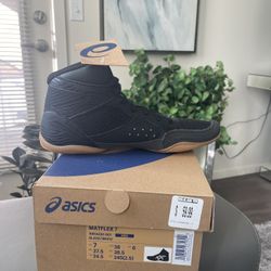 Tennis Shoes 