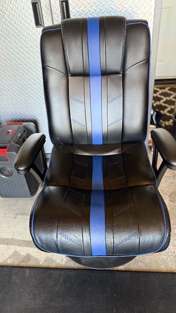 TRUE INNOVATIONS PEDESTAL GAMING CHAIR W/ BUILT IN SOUND / BLACK/BLUE