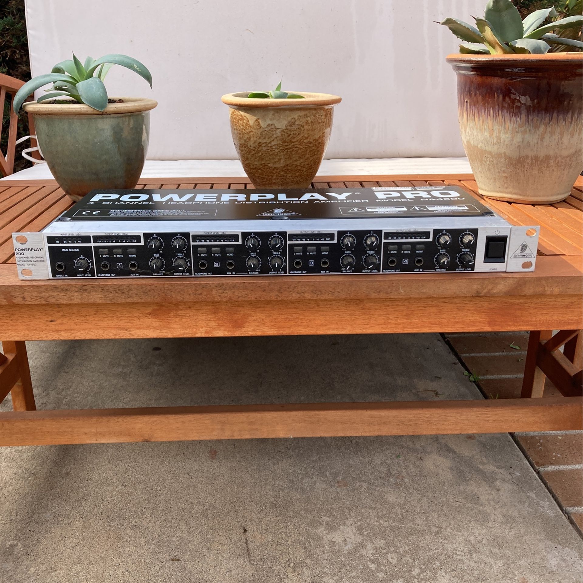 Behrninger Power play pro Headphone Amplifier