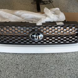 Toyota Tundra Grill