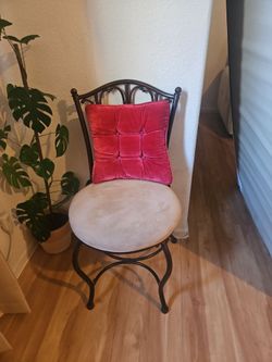 Cute accent chair