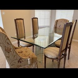 Dining Room Tables And Chairs 