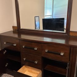  Dresser, W/Mirror  and F/S platform Bed Frame