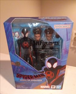 S.H.Figuarts Spider-Man Miles Morales Across the Spider-Verse Figure (3)