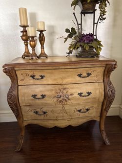 Like New Floral Bombay Chest / Accent Dresser – Pristine Condition